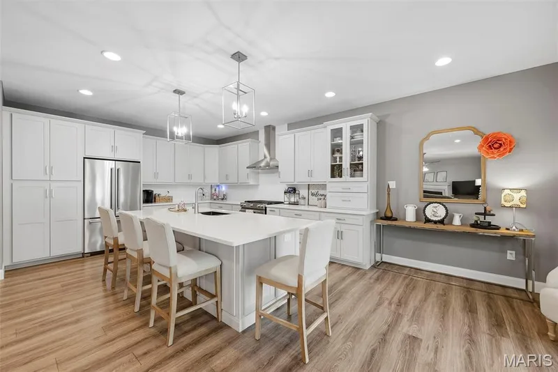 Center island breakfast bar with seating on 2 sides — 513 Country Chase Drive, Lake St. Louis, MO 63367