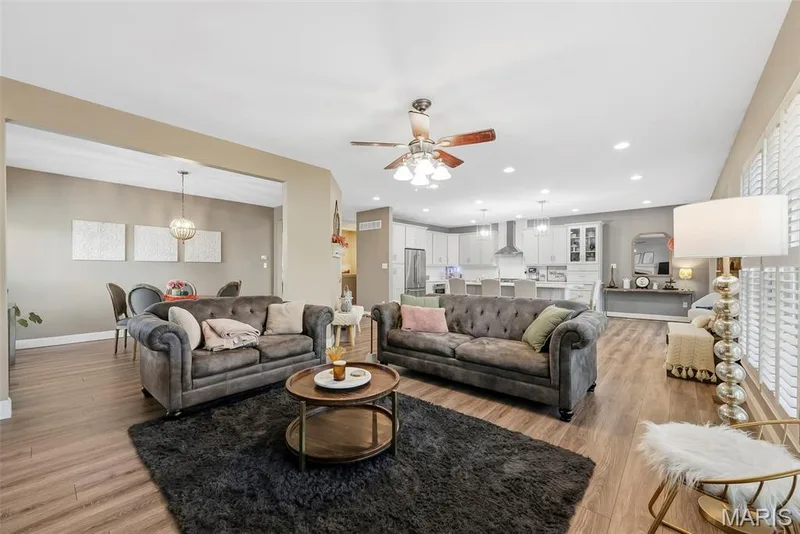 Inviting living spaces for relaxing or entertaining — 513 Country Chase Drive, Lake St. Louis, MO 63367