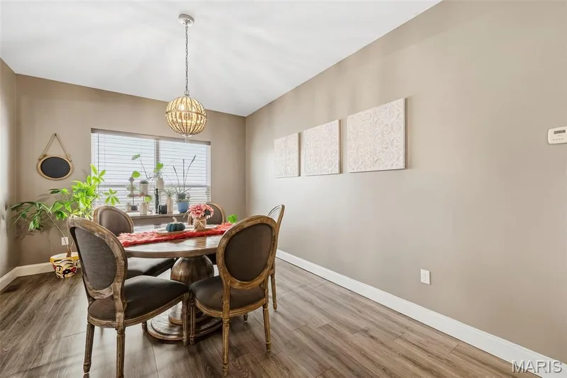 Separate formal dining room — 513 Country Chase Drive, Lake St. Louis, MO 63367