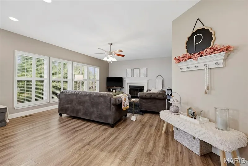 Fantastic open layout — 513 Country Chase Drive, Lake St. Louis, MO 63367