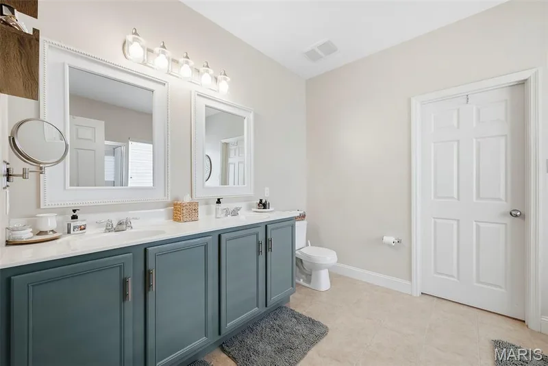 Large walkin closet — 513 Country Chase Drive, Lake St. Louis, MO 63367
