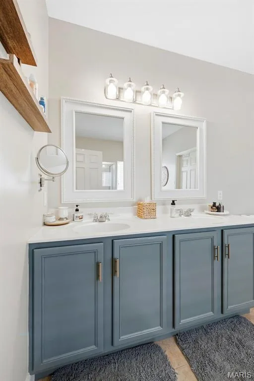 Dual sinks — 513 Country Chase Drive, Lake St. Louis, MO 63367