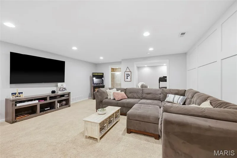 Additional living space for entertaining or relaxation — 513 Country Chase Drive, Lake St. Louis, MO 63367