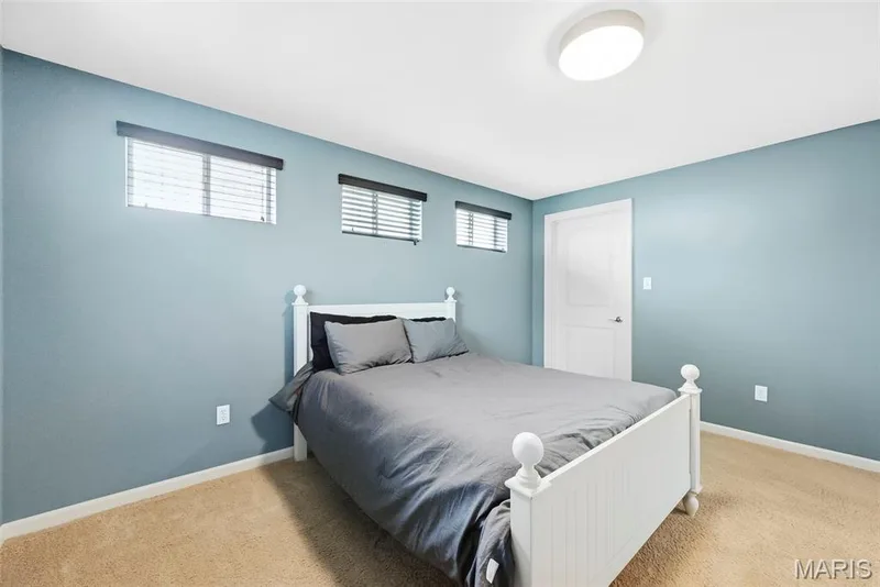 Walk in closet — 513 Country Chase Drive, Lake St. Louis, MO 63367