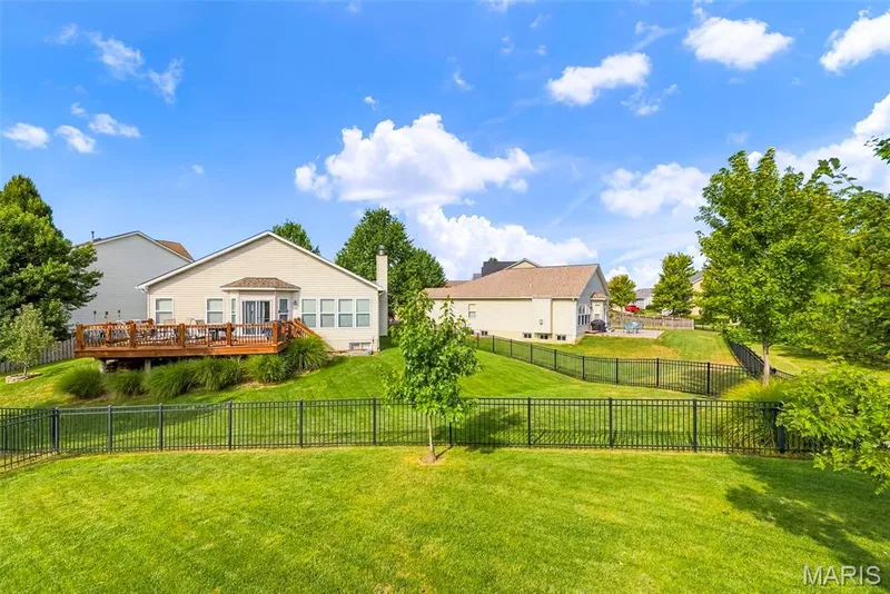 Fully fenced — 513 Country Chase Drive, Lake St. Louis, MO 63367