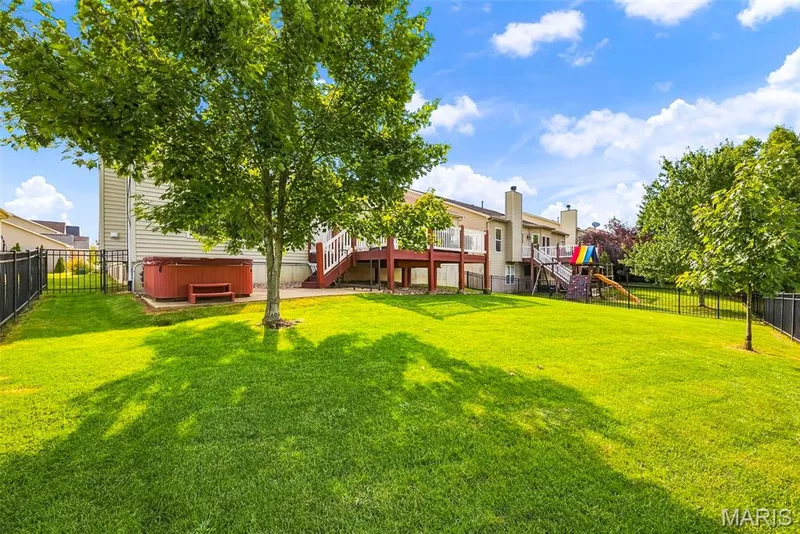 Large level backyard — 513 Country Chase Drive, Lake St. Louis, MO 63367