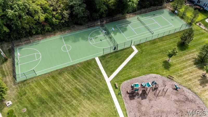 Sports courts in neighborhood — 513 Country Chase Drive, Lake St. Louis, MO 63367