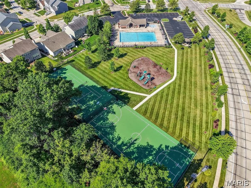 Good blend of convenience and recreation — 513 Country Chase Drive, Lake St. Louis, MO 63367