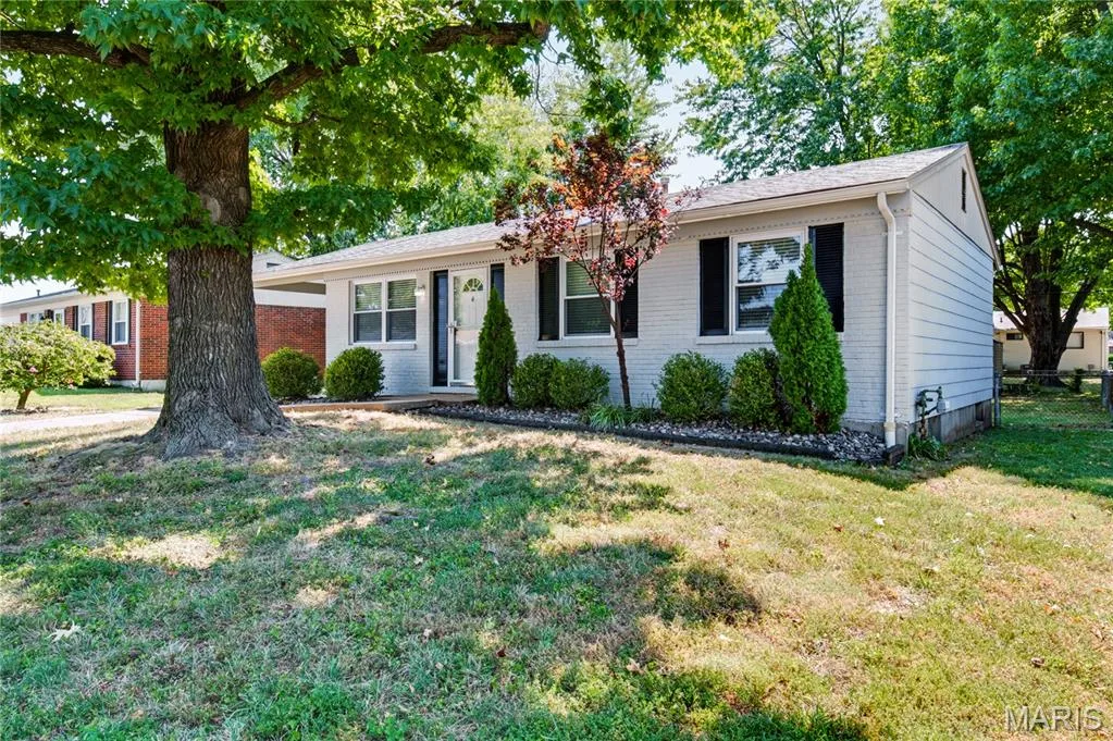 3263 Ipswich Lane, St Charles, MO 63301 — listing photo 1 of 28
