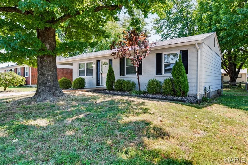 3263 Ipswich Lane, St Charles, MO 63301 — listing photo 1 of 28