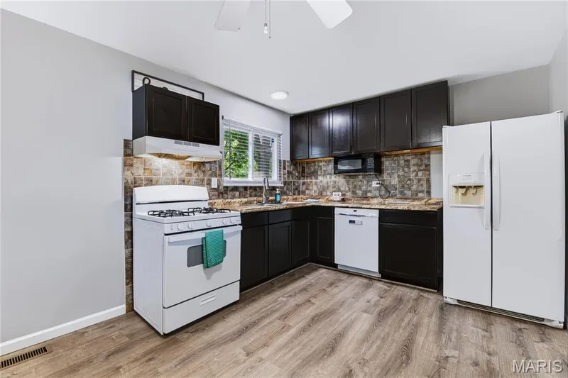 3263 Ipswich Lane, St Charles, MO 63301 — listing photo 5 of 28