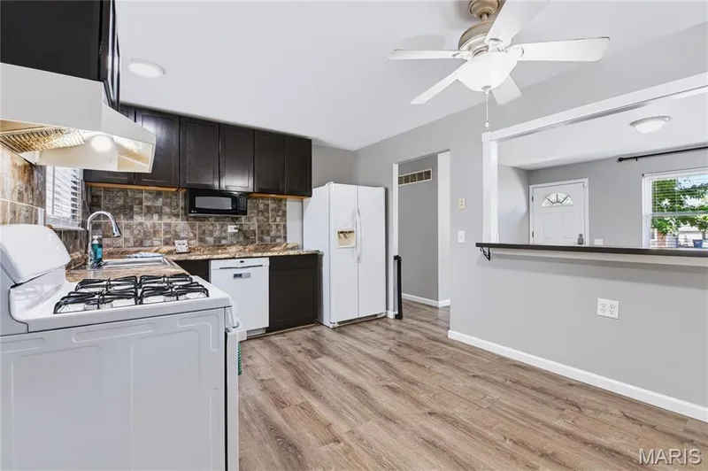 3263 Ipswich Lane, St Charles, MO 63301 — listing photo 6 of 28