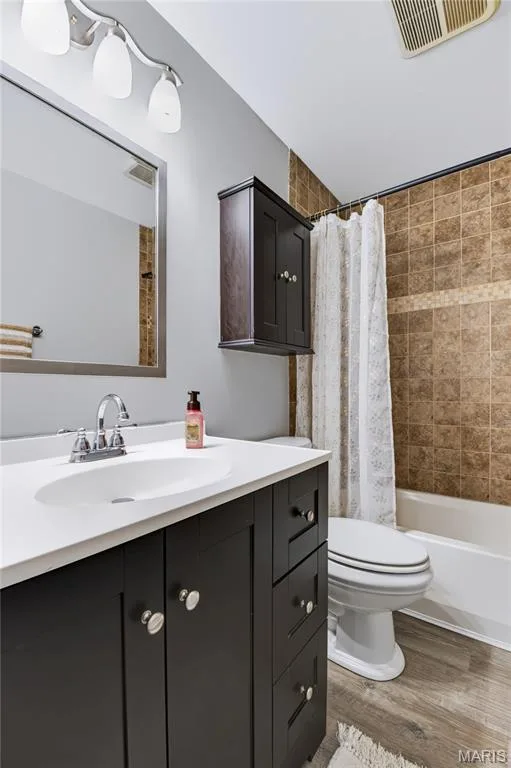 3263 Ipswich Lane, St Charles, MO 63301 — listing photo 12 of 28