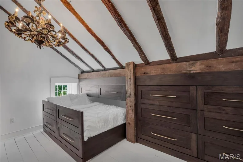 Exposed wood beams, built-in storage drawers, a decorative chandelier, and a recessed window — 2275 Highway F, Defiance, MO 63341