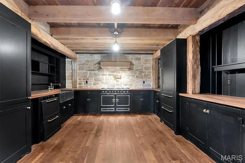 Kitchen in Stable — 2275 Highway F, Defiance, MO 63341