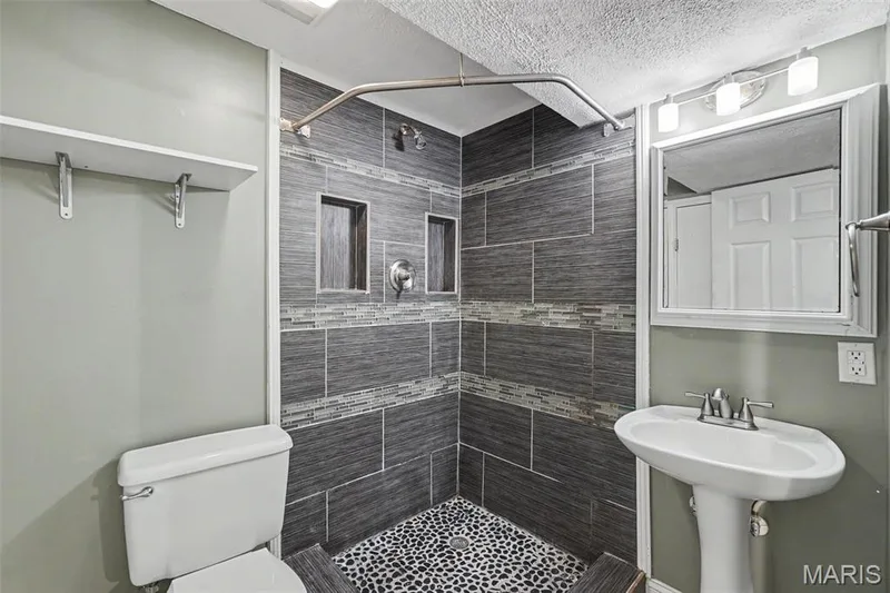 The full bath in the lower level is perfect for guests/teens to have their own space. — 502 Pine Street, St Charles, MO 63301