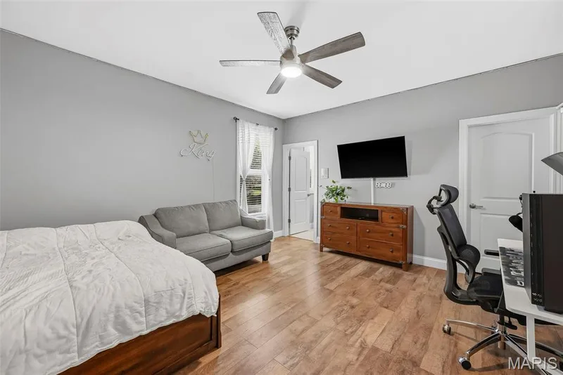 Bedroom#3 on main level features en-suite bath and walk-in closet — 4231 Towers Road, St Charles, MO 63304