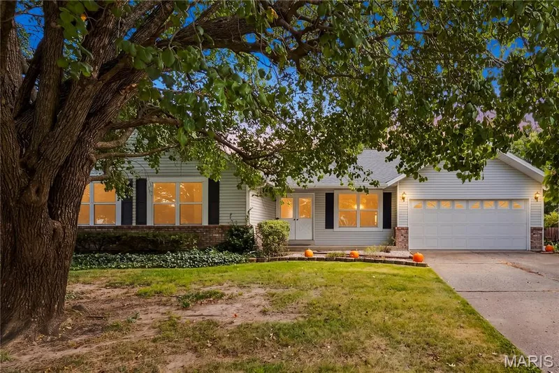 Lots of Windows to let the Natural Light in! — 1278 Stephenridge Drive, St Charles, MO 63304