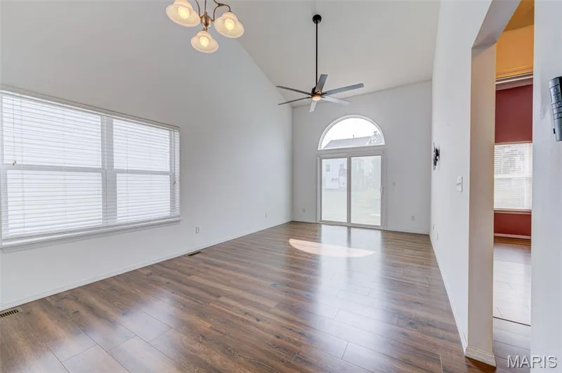 Great Natural Light & Distinctive Flooring! — 10 W Homefield Point Court, O'Fallon, MO 63366