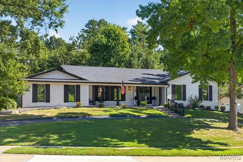 14391 Ladue Road, Chesterfield, MO β listing photo 1
