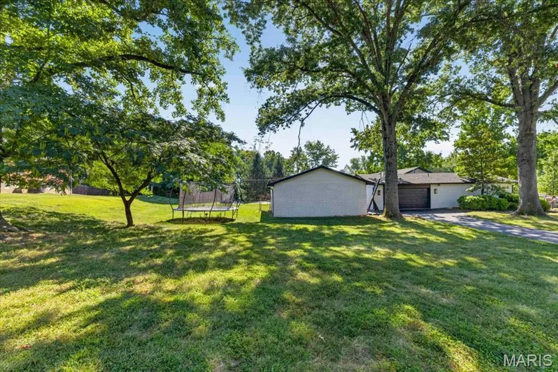 14391 Ladue Road, Chesterfield, MO 63017 — listing photo 40 of 43