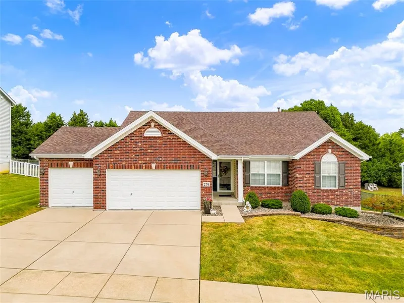 279 Sonnet Circle, Wentzville, MO 63385 — listing photo 2 of 50