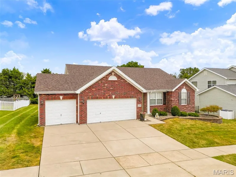 279 Sonnet Circle, Wentzville, MO 63385 — listing photo 3 of 50