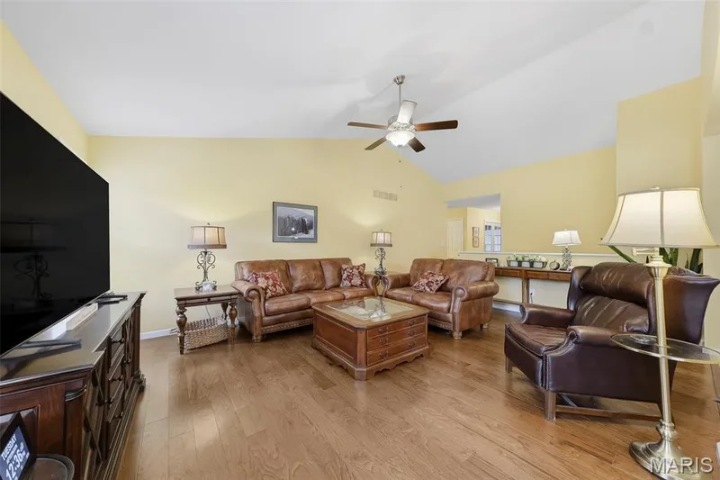 279 Sonnet Circle, Wentzville, MO 63385 — listing photo 4 of 50