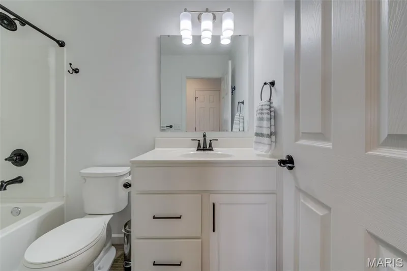 Hall Bathroom — 337 Dalriada Boulevard, O'Fallon, MO 63368