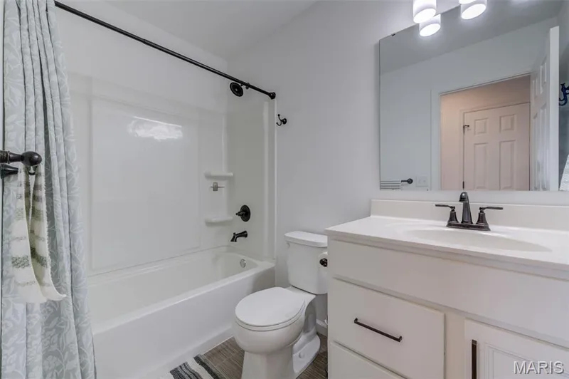 Hall Bathroom — 337 Dalriada Boulevard, O'Fallon, MO 63368