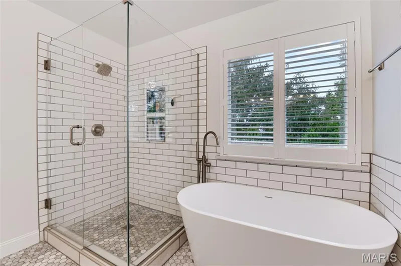 Separate shower and bath in primary bath — 209 Harbour Pointe Drive, Grover, MO 63040
