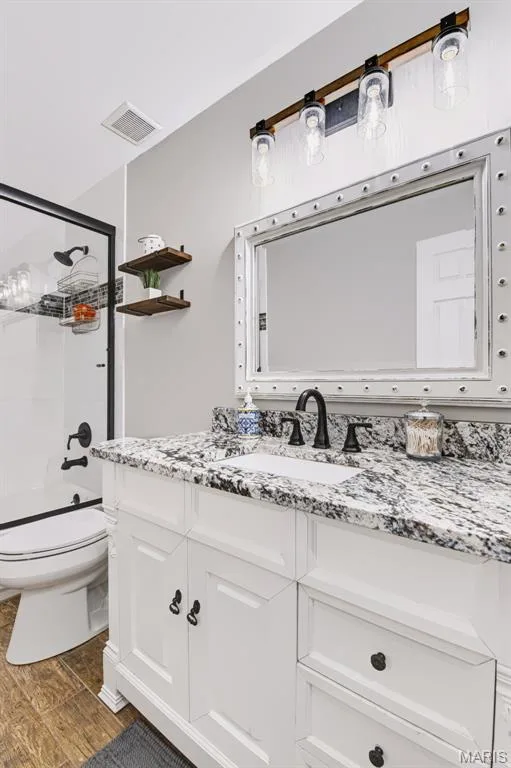 Updated Hall Full Bath — 209 Harbour Pointe Drive, Grover, MO 63040