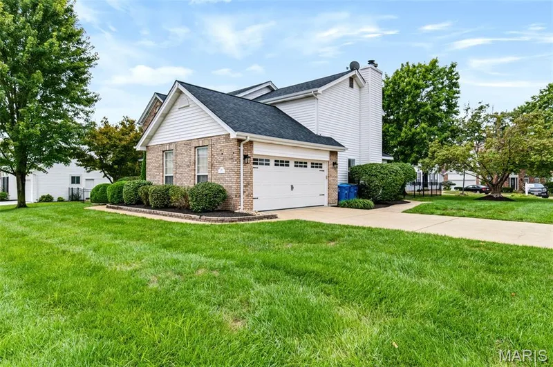 Driveway is in a cul-de-sac. — 209 Harbour Pointe Drive, Grover, MO 63040