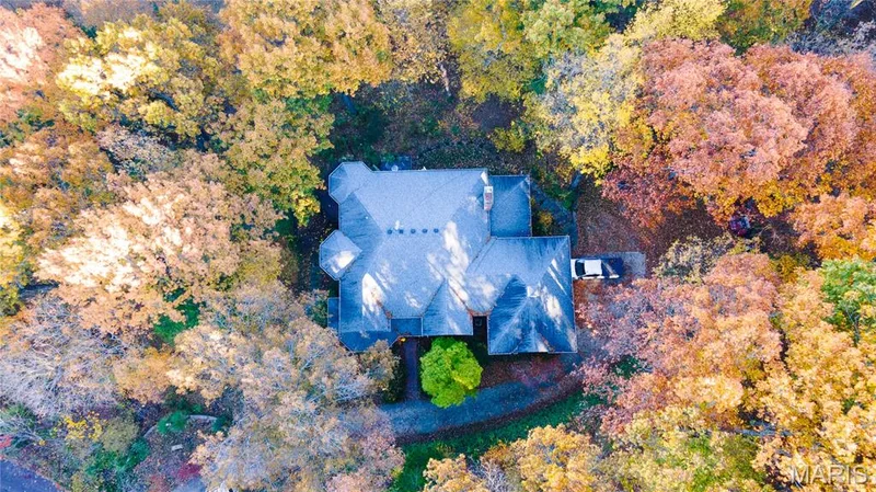 Private setting surrounded by mature trees — 19342 Dogwood Valley Court, Wildwood, MO 63038