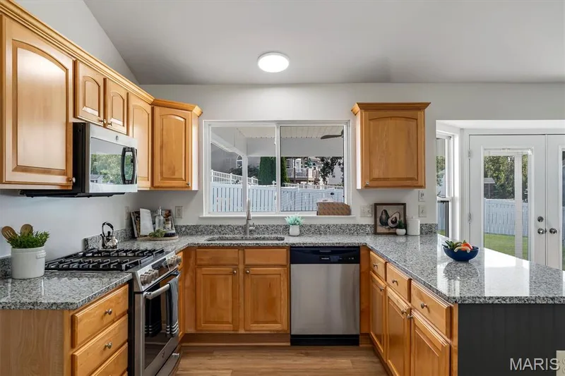 104 Coppersmith Court, St Charles, MO 63301 — listing photo 2 of 54