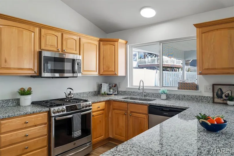104 Coppersmith Court, St Charles, MO 63301 — listing photo 4 of 54