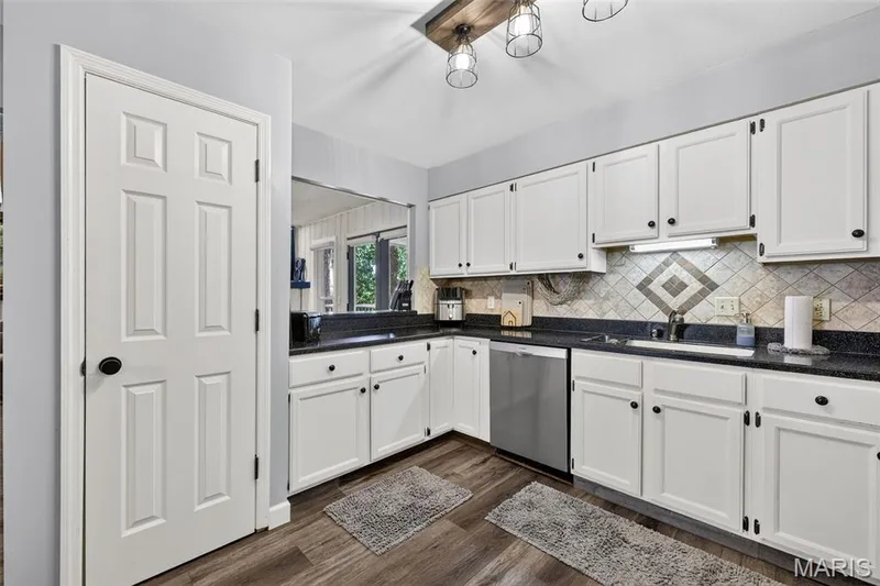 14 Cedarview Court, St Charles, MO 63303 — listing photo 8 of 49