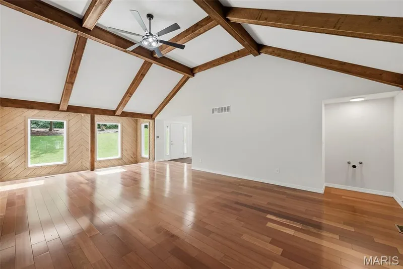 Living room with view of the wet bar/ coffee bar. — 18409 Woodland Meadows Drive, Wildwood, MO 63038