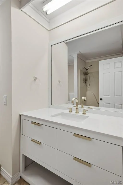 Second bathroom located on main level with updated vanity. — 18409 Woodland Meadows Drive, Wildwood, MO 63038