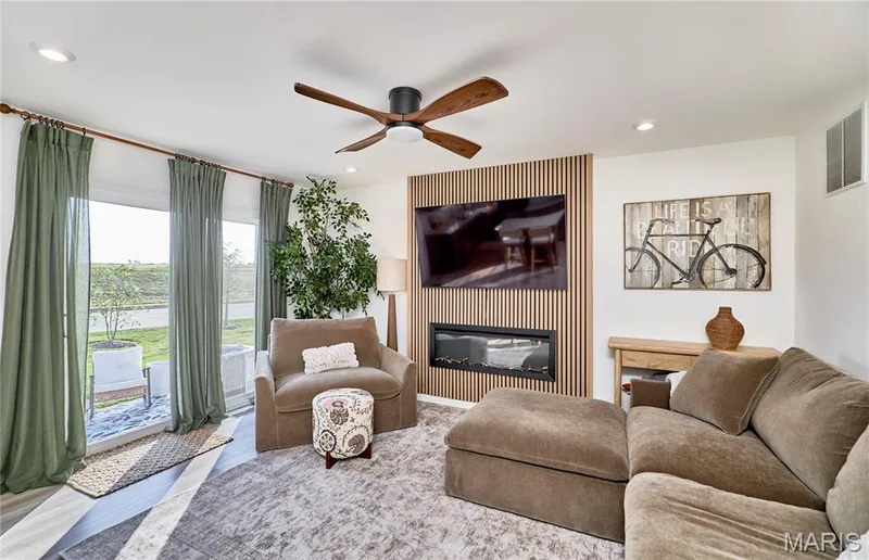 96 Mora Boulevard, O'Fallon, MO 63368 — listing photo 4 of 27