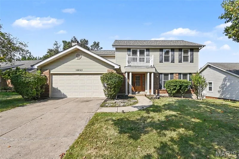 16263 Fullerton Meadows Drive, Wildwood, MO 63011 — listing photo 2 of 26