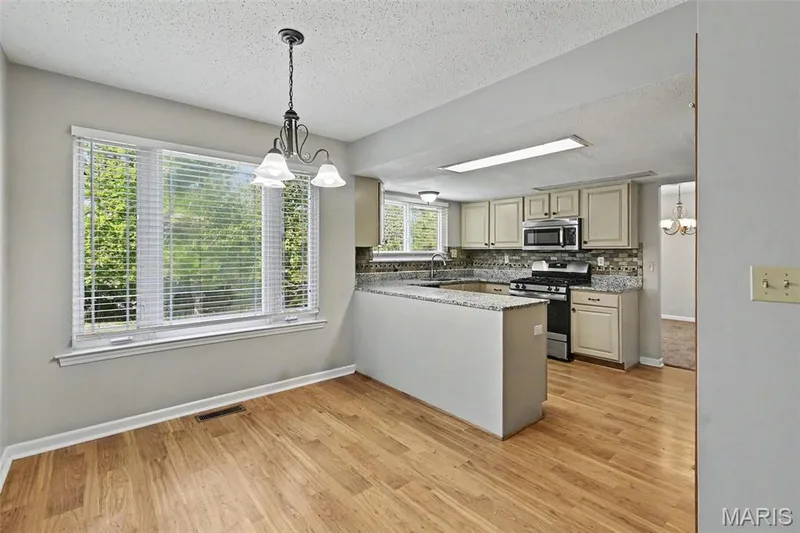 16263 Fullerton Meadows Drive, Wildwood, MO 63011 — listing photo 6 of 26