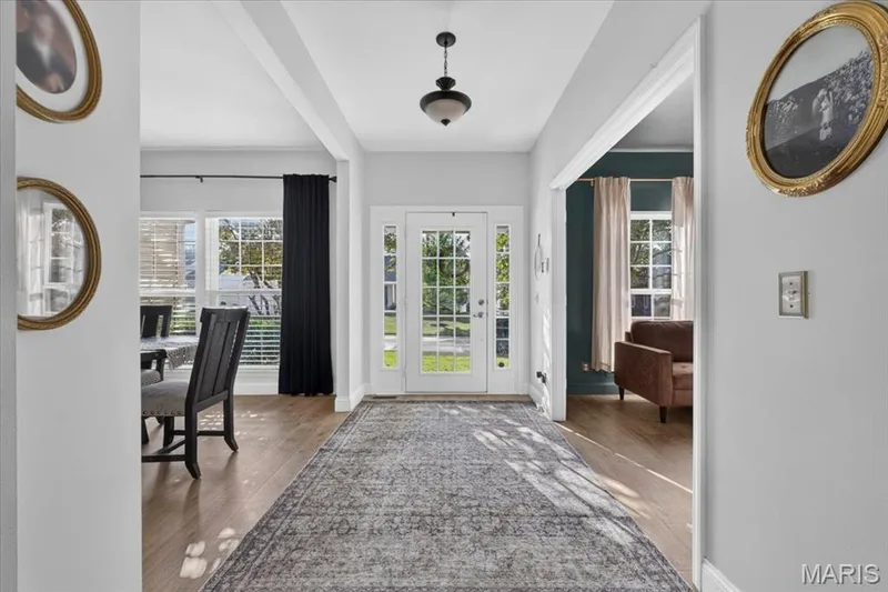 708 Brook Manor Court, Lake St. Louis, MO 63367 — listing photo 3 of 41