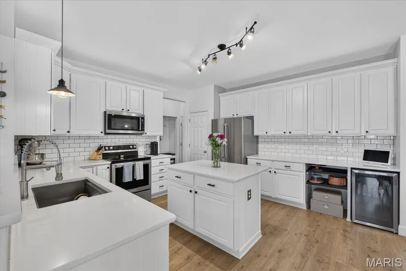 708 Brook Manor Court, Lake St. Louis, MO 63367 — listing photo 15 of 41