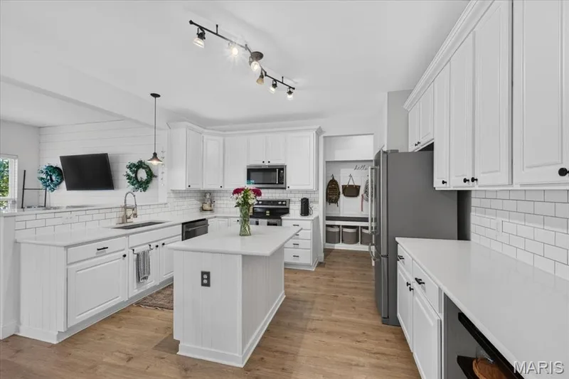708 Brook Manor Court, Lake St. Louis, MO 63367 — listing photo 16 of 41