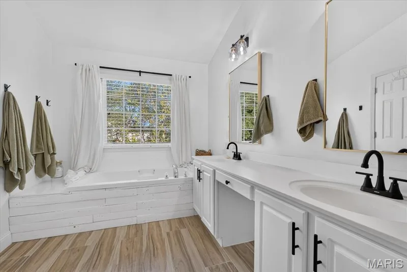 Primary Bath — 708 Brook Manor Court, Lake St. Louis, MO 63367