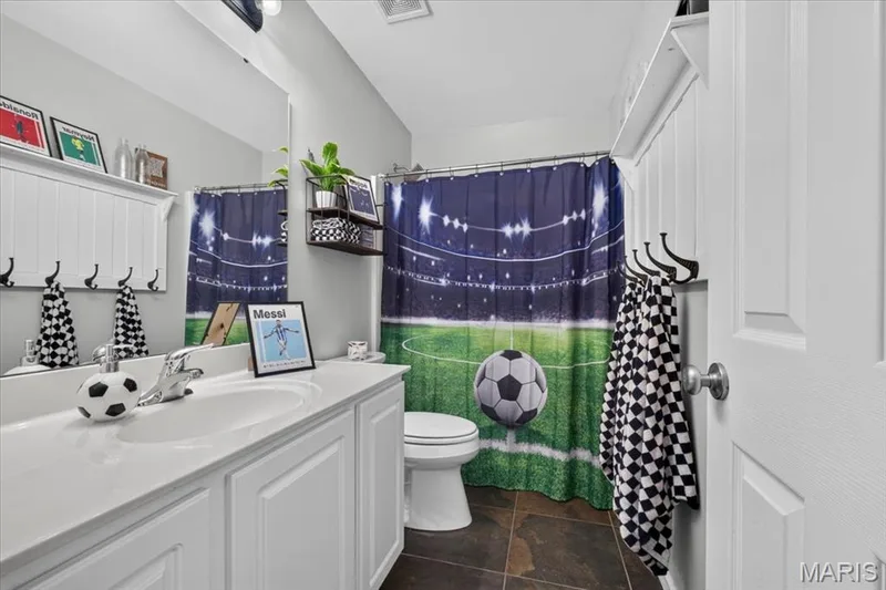 Upper Full Bath — 708 Brook Manor Court, Lake St. Louis, MO 63367