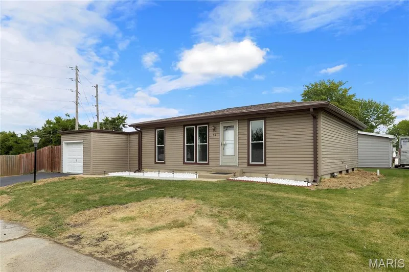 32 Plum Tree Drive, St Peters, MO 63376 — listing photo 2 of 24