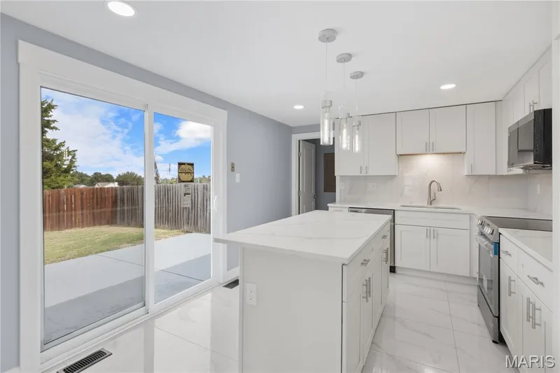 32 Plum Tree Drive, St Peters, MO 63376 — listing photo 11 of 24