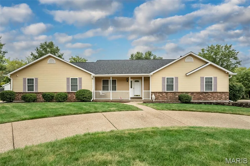 825 Colleen Drive, O'Fallon, MO 63366 — listing photo 1 of 38